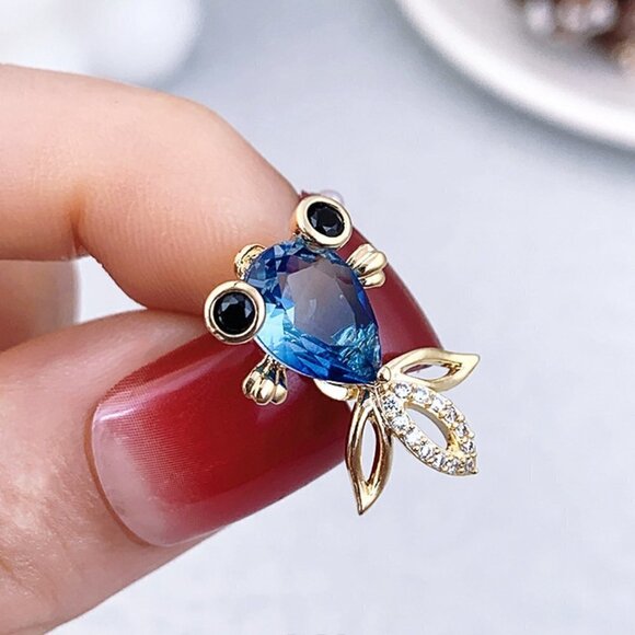 Fish Brooch Beautiful Simulated Gemsones Blues and Greens and Diamonettes - Picture 1 of 3